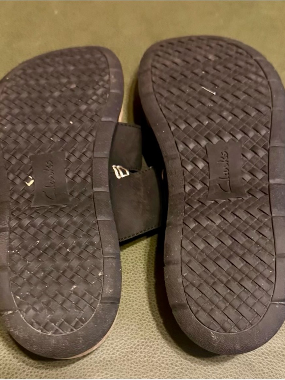 Clarks Double-Strap Toe-Thong Sandals, Size 8 - Picture 4 of 7